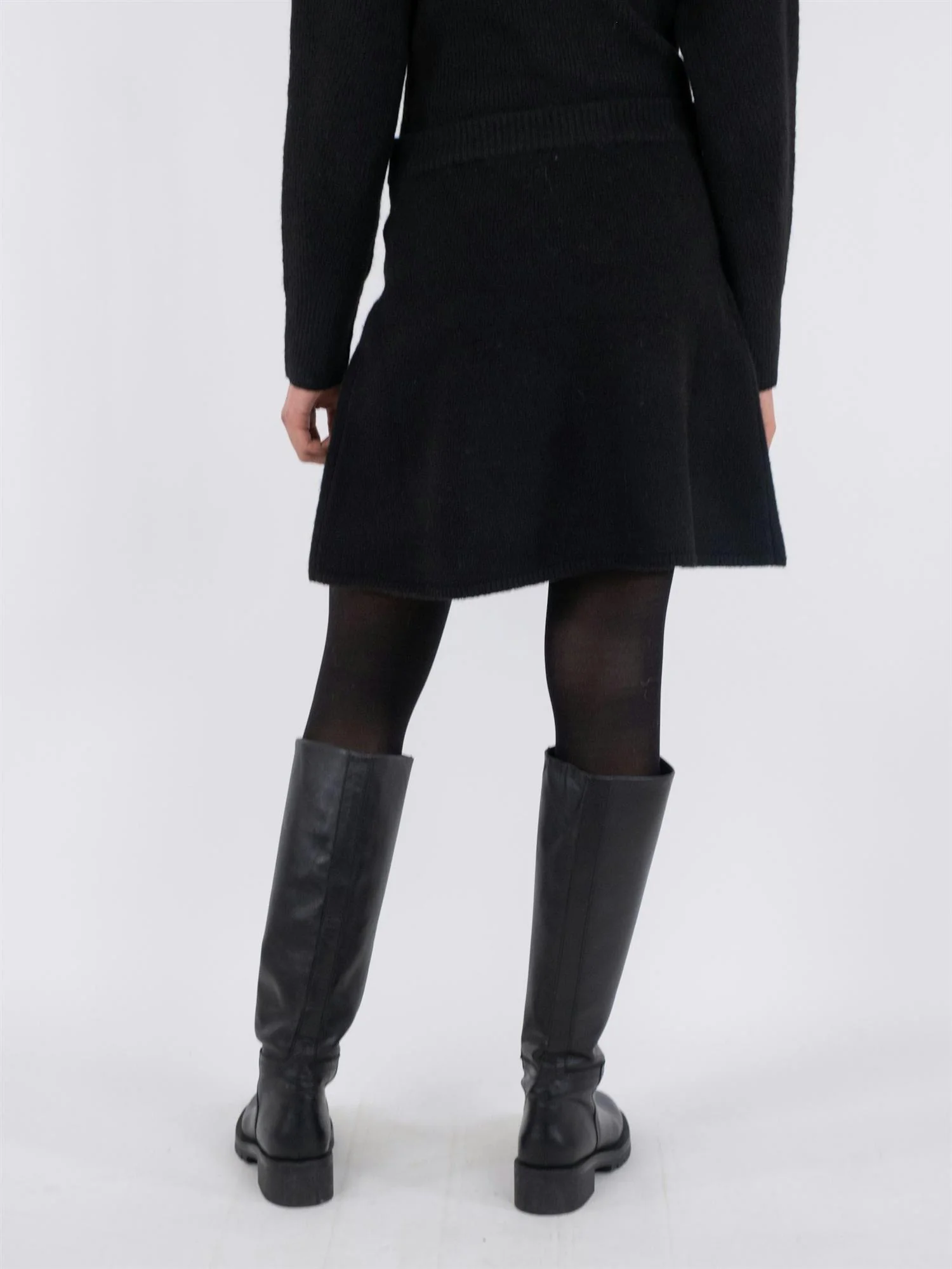Gisa Knit Skirt  Black - Image 4
