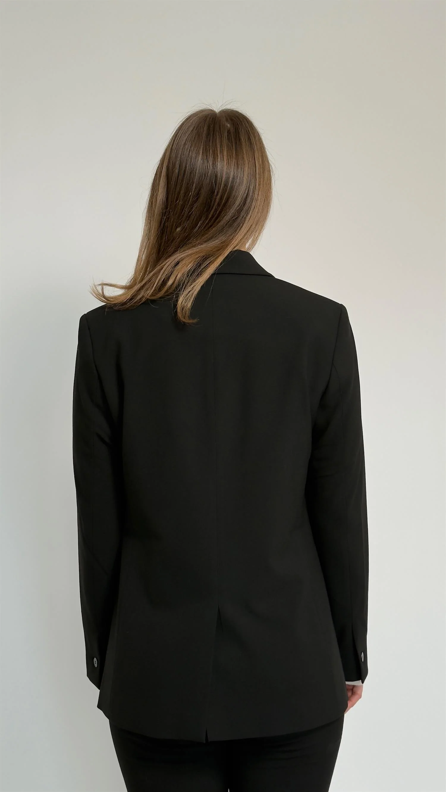 HannahFV  Black - Image 3