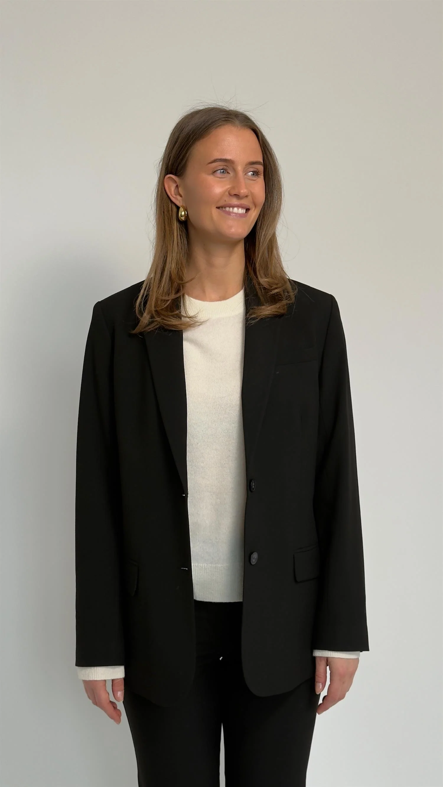 HannahFV  Black - Image 5