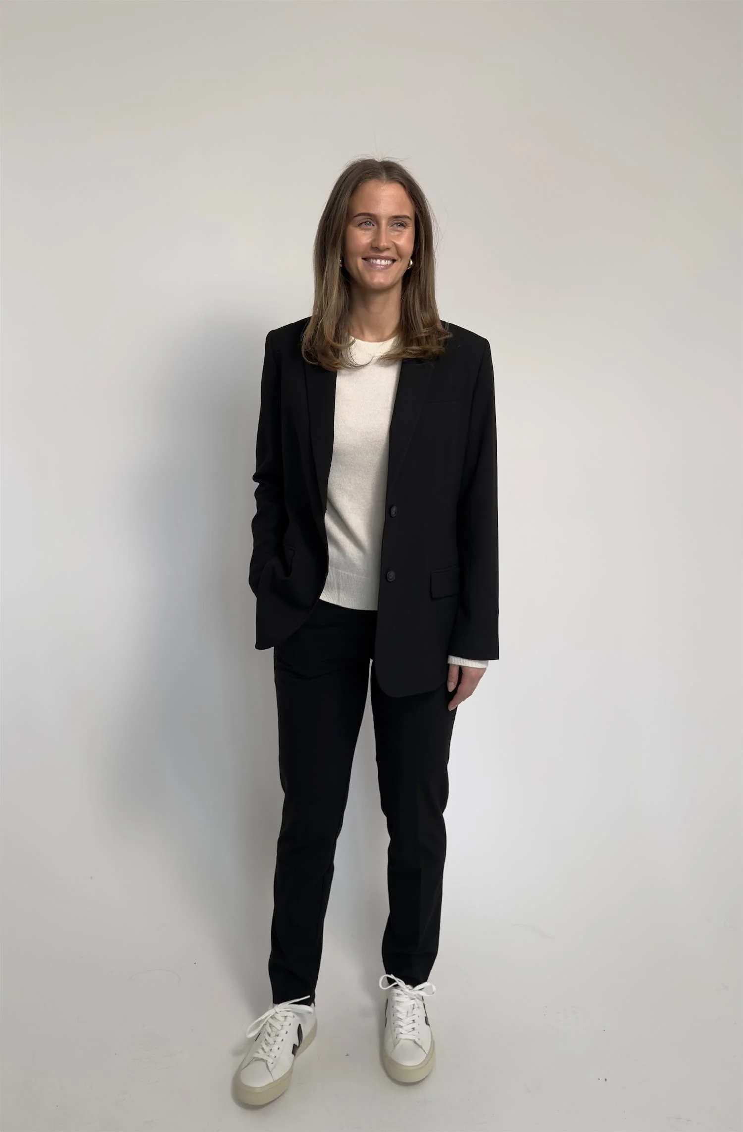 HannahFV  Black - Image 6