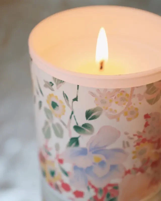 ROSE & SANDALWOOD SCENTED CANDLE  Rose & Sandalwood - Image 4