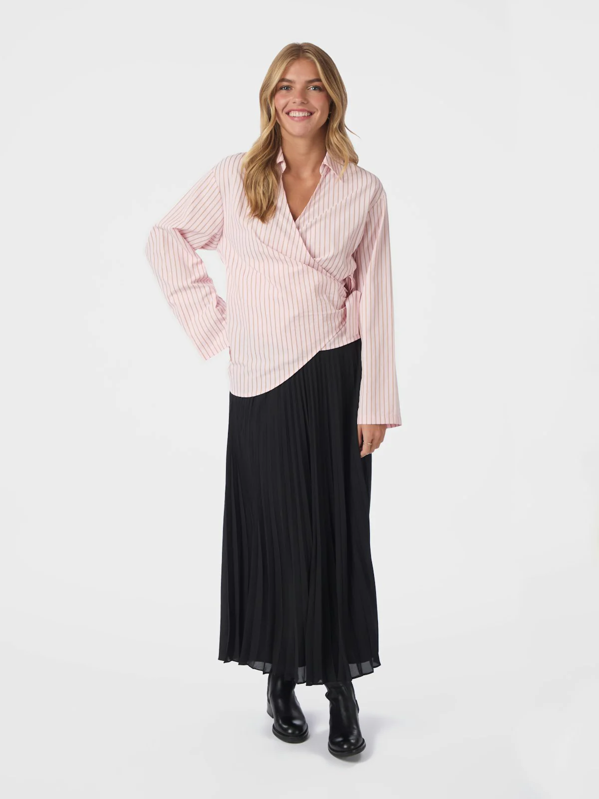 Boni Simple Plisse Skirt  Black - Image 4