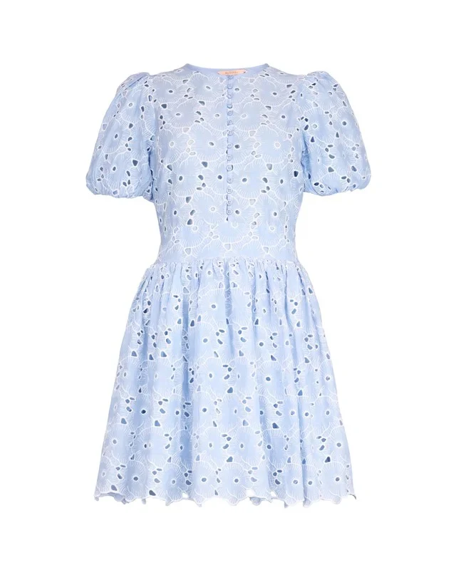 BRODERIE ANGLAISE PUFFD DRESS  Lys Blå - Image 2