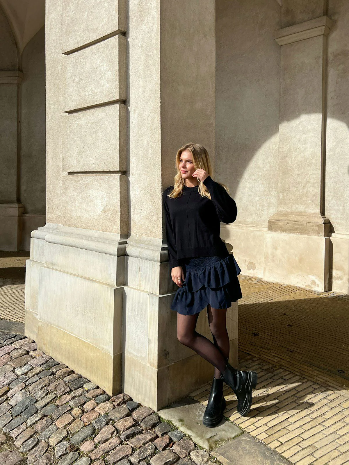 Carin R Skirt Navy - Image 3