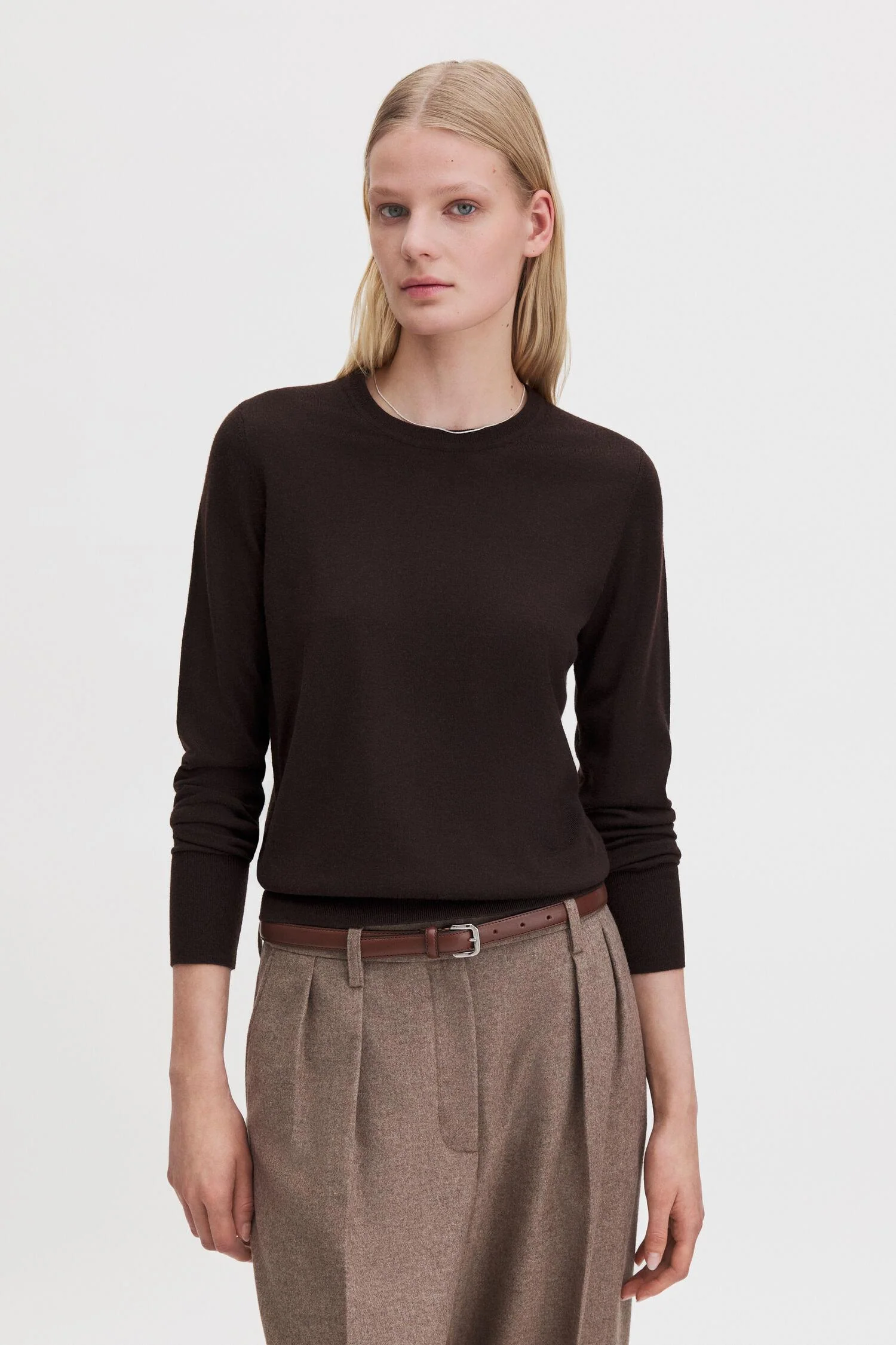 merino r-neck sweater  Dark Chocolate - Image 2