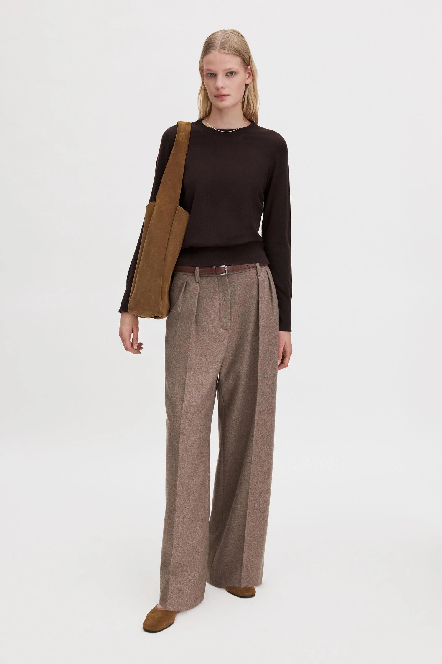 merino r-neck sweater  Dark Chocolate - Image 3