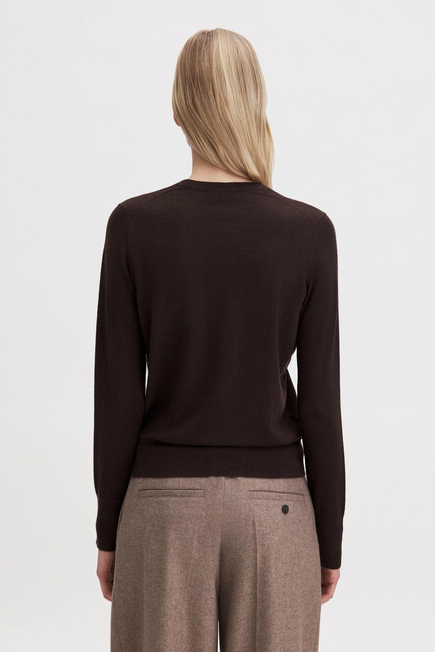 merino r-neck sweater  Dark Chocolate - Image 4