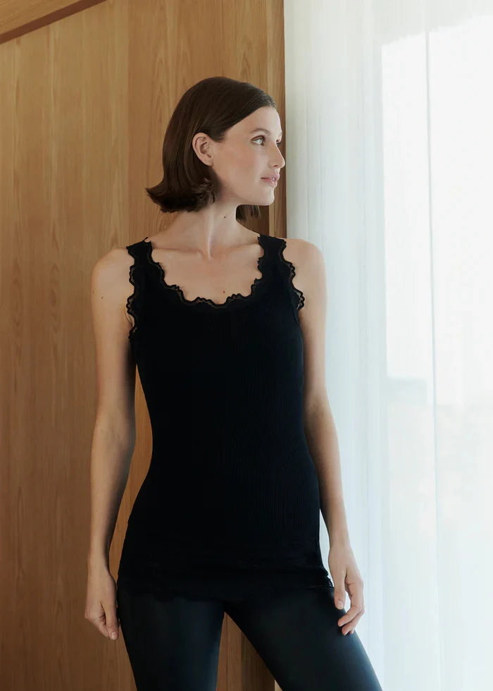 RWBabette SL U-neck Lace Top Black - Image 3