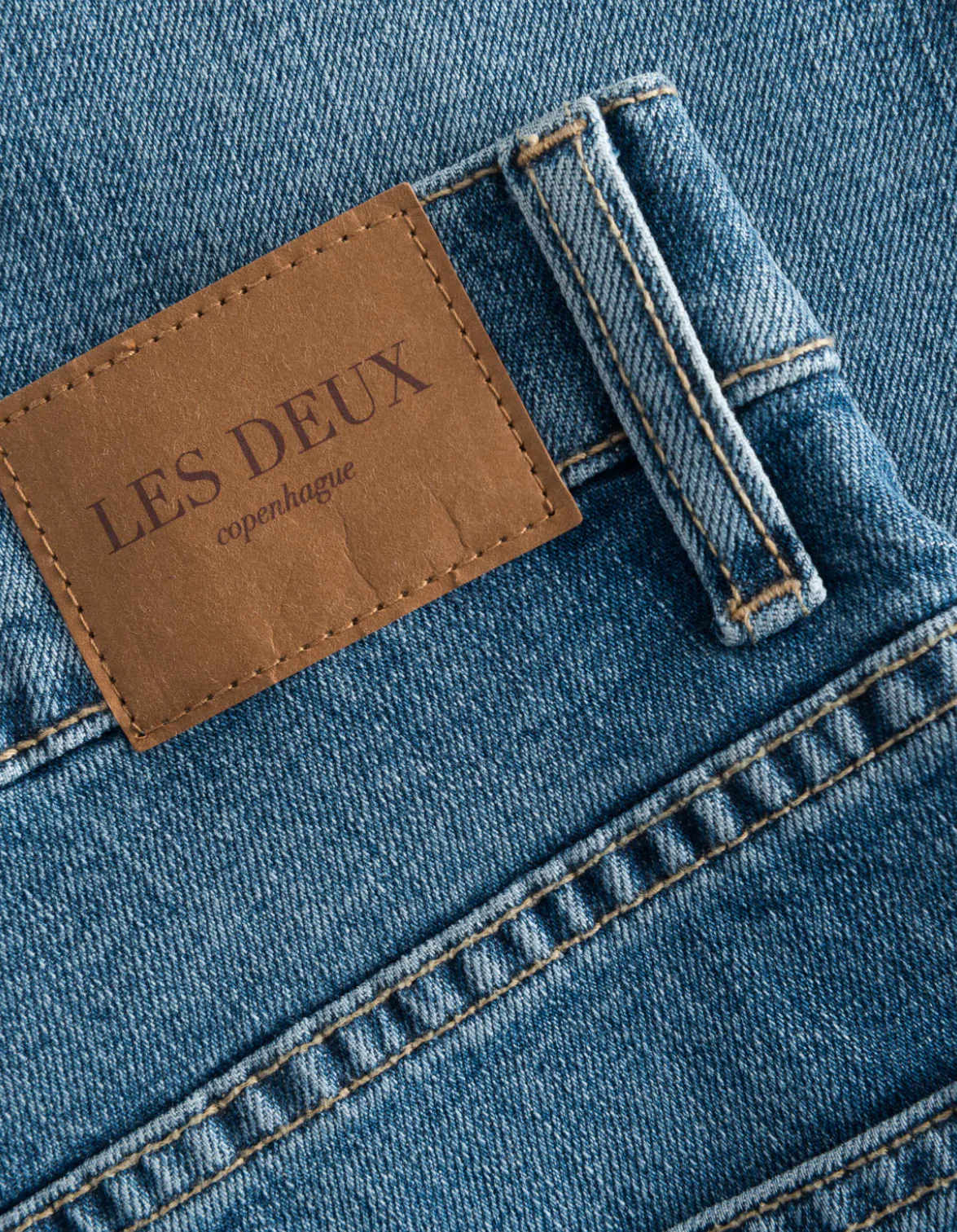 RUSSELL REGULAR FIT JEANS  Medium Antique Blue Denim Wash - Image 2